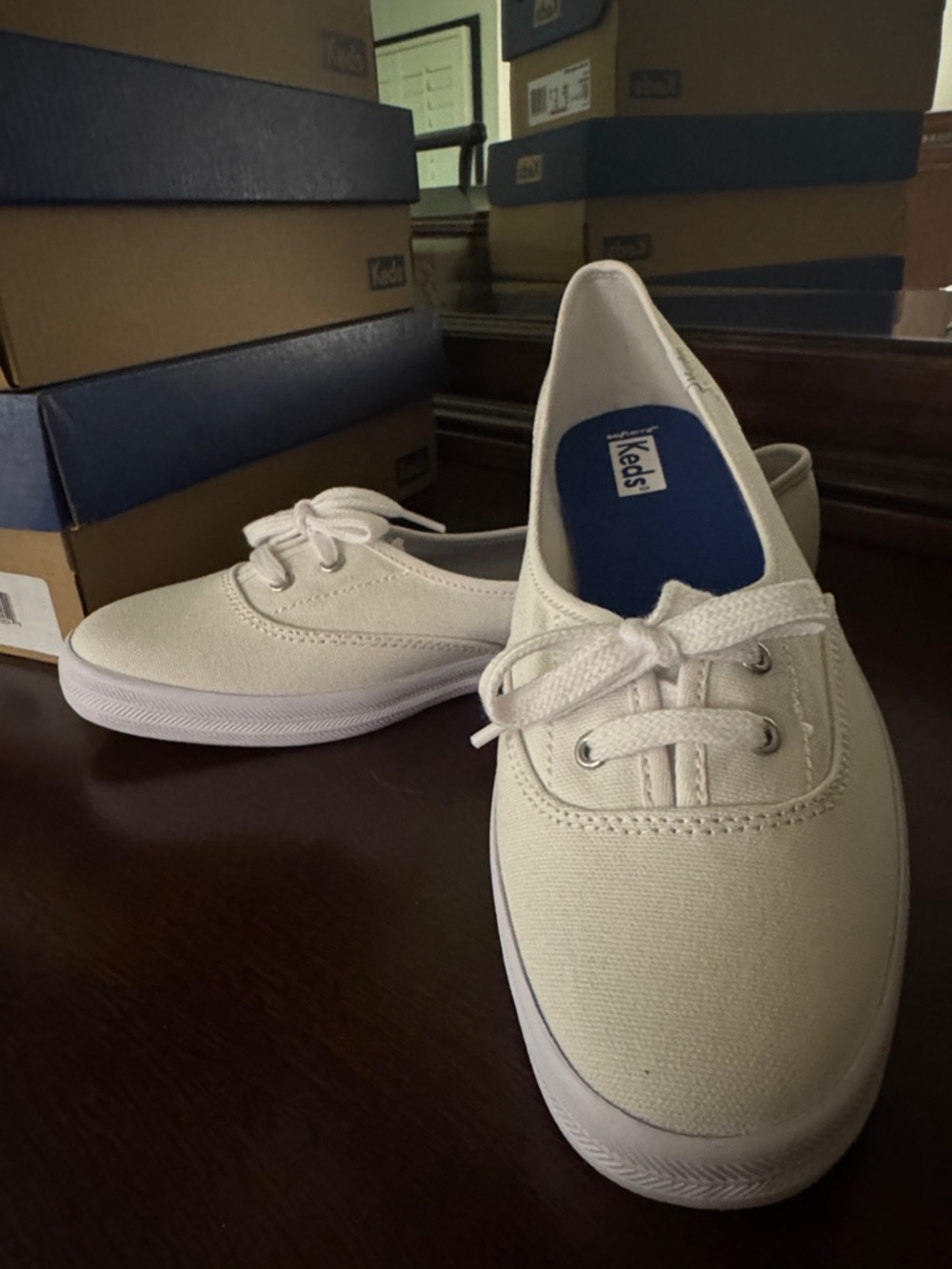 Keds The Mini Canvas White Women's Slip-On Sneakers size 8.5M  New in Box.